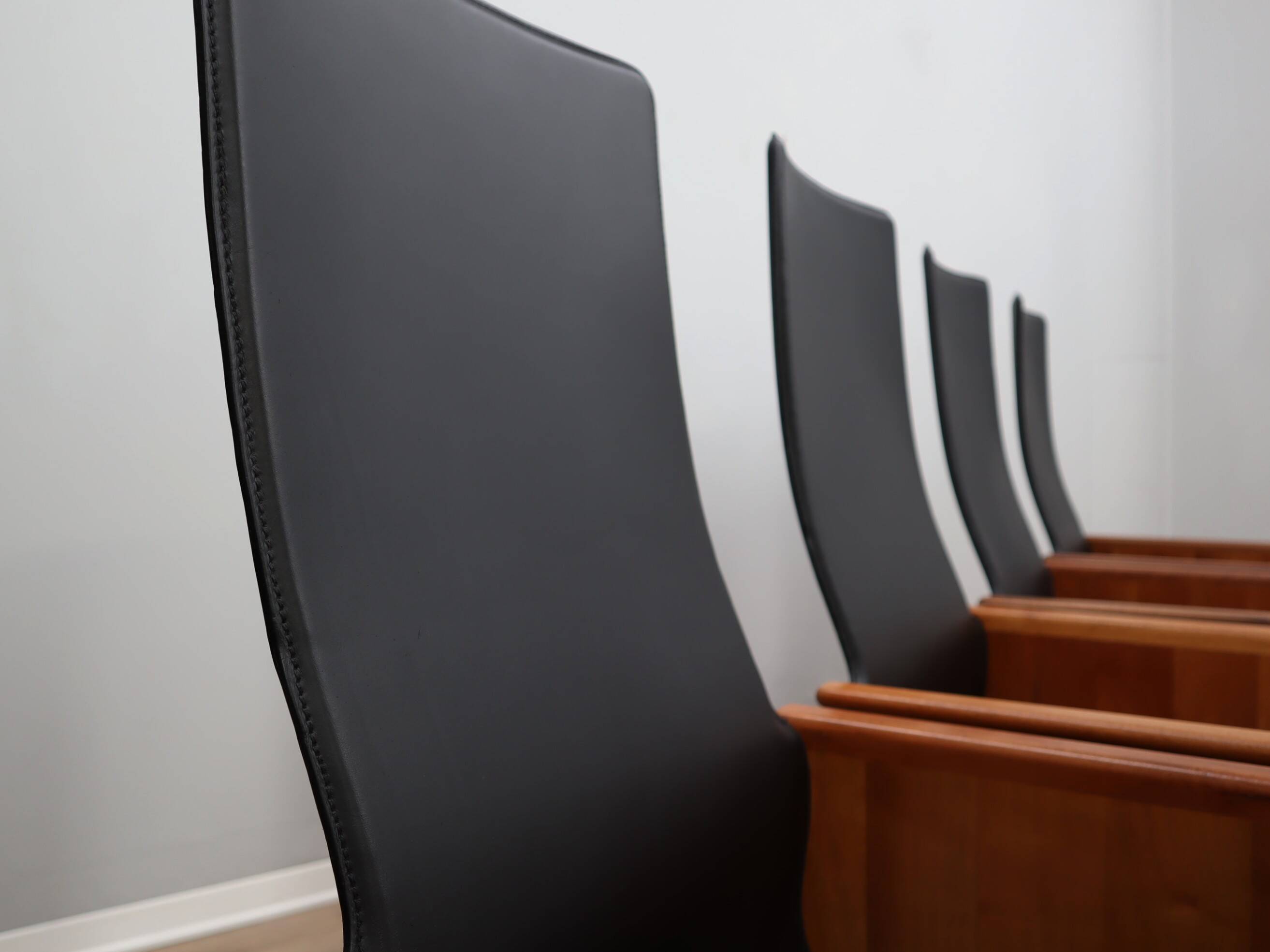 Set of 4 Segesta walnut and black letaher chairs Stildomus 1970s