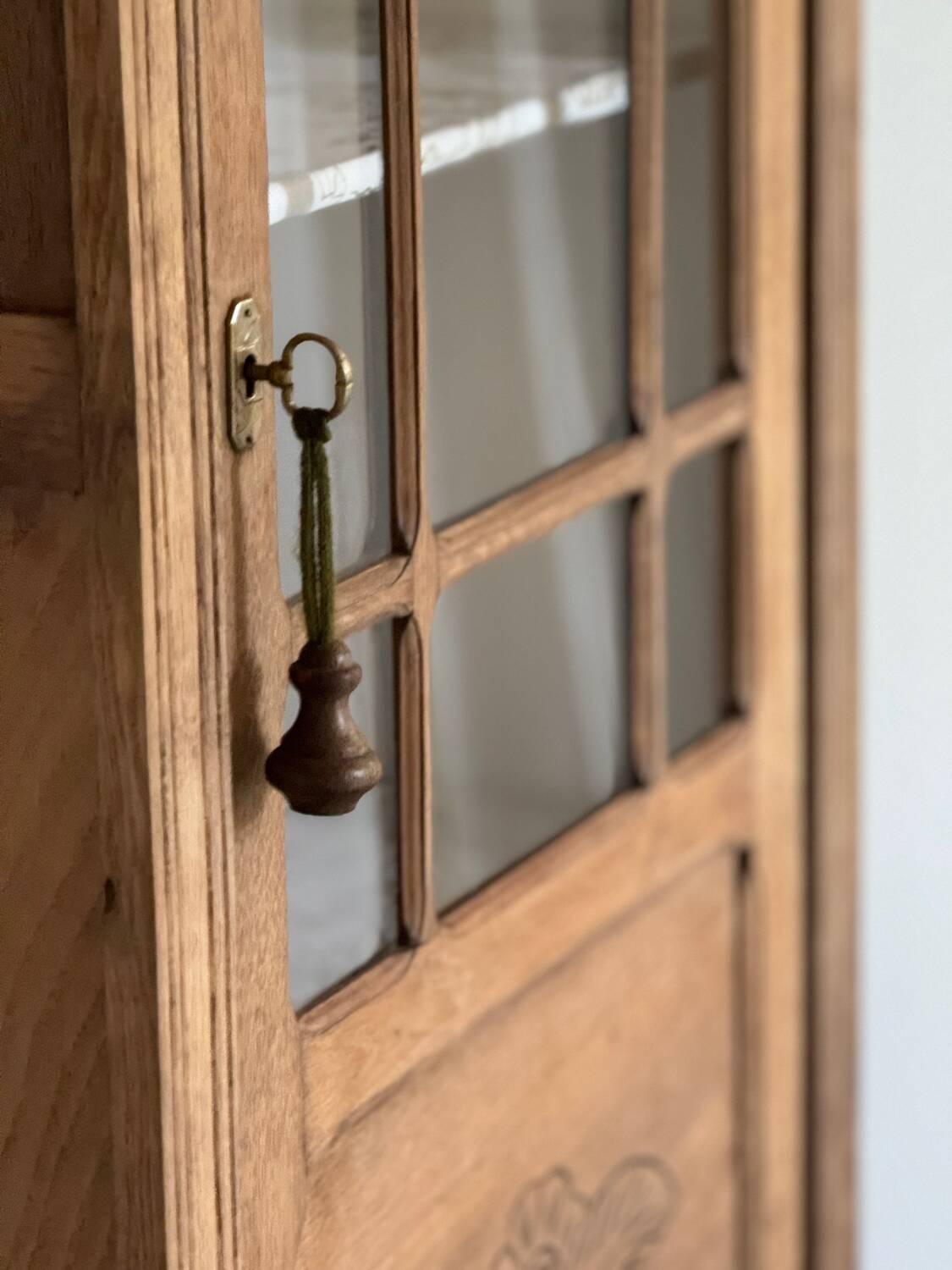 Armoire parisienne vitrée