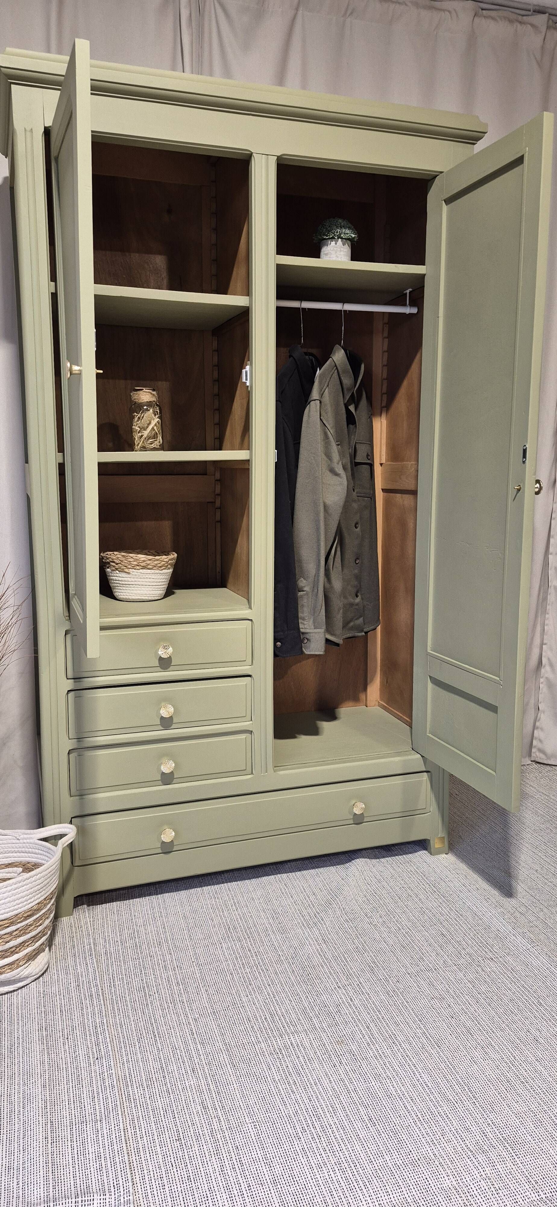 Armoire Parisienne d'hôtel