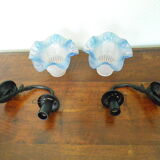 Wall sconces with opalines in the shape of corollas and black metal support