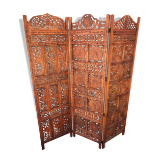 3-leaf screen in cut wood