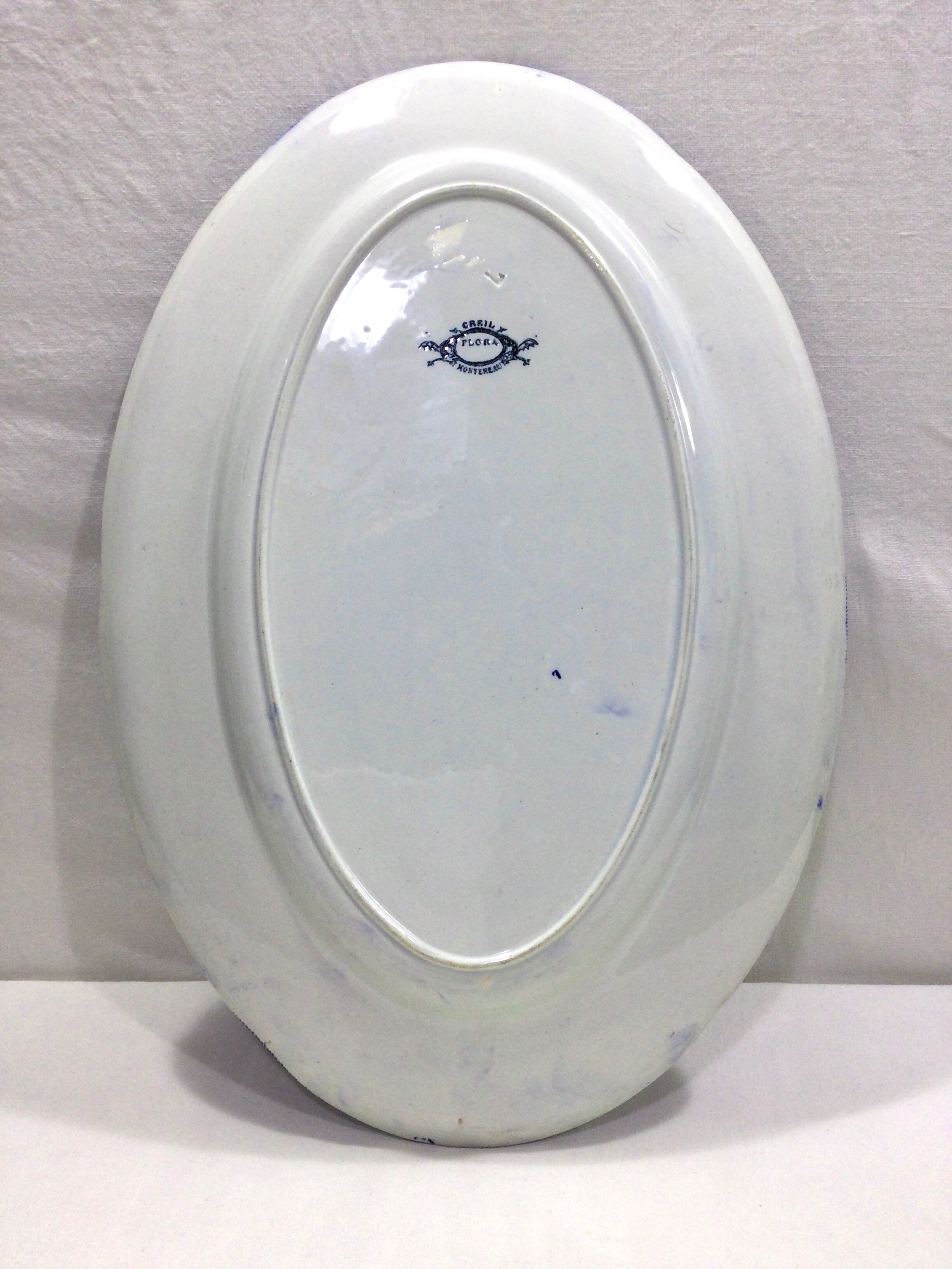 Creil and Montereau - Oval flat in faience model Flora