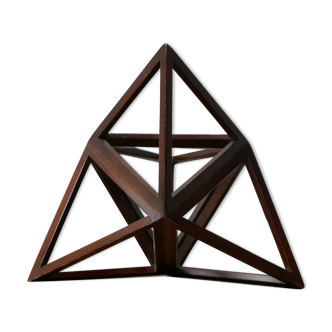 Objet sculptural en bois géométrique