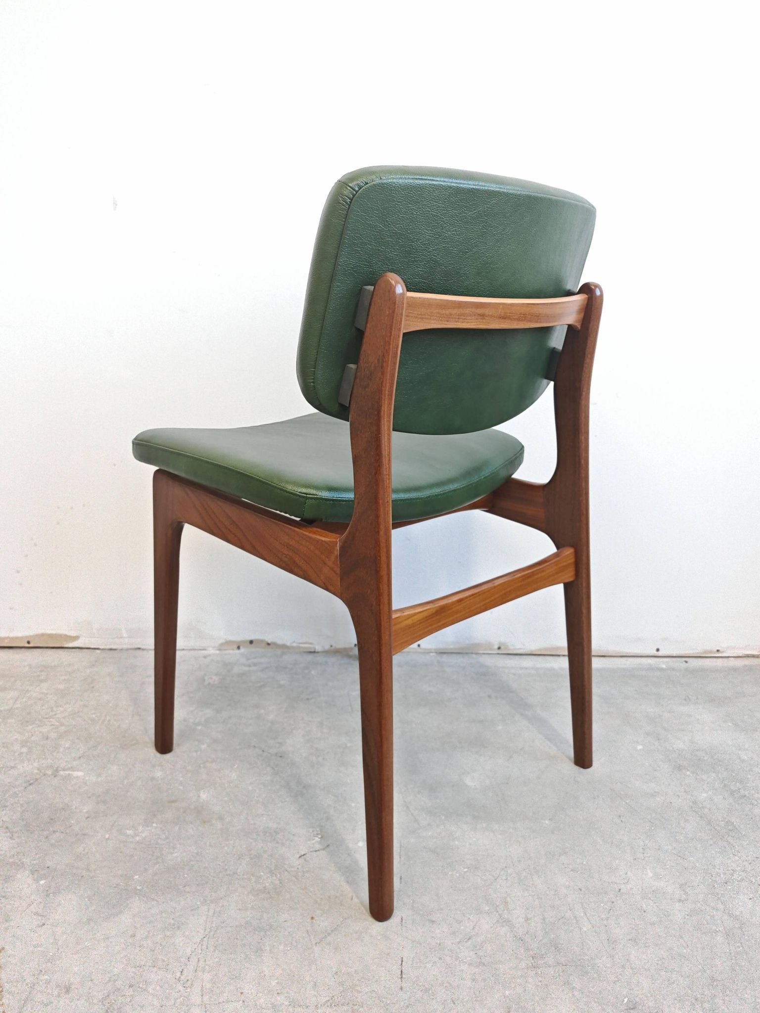 Mid-Century Modern dining chair in teak and leather, Denmark 1960s
