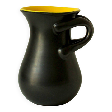 Vase en céramique émaillée noir et jaune, dans le goût de Pol Chambost
