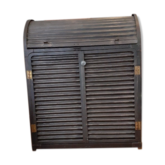 Industrial storage cabinet