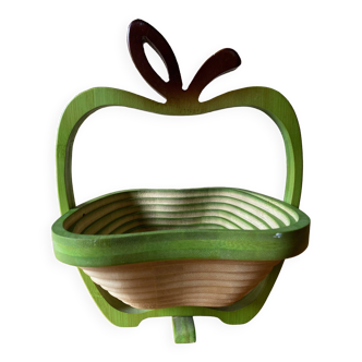 Apple-shaped fruit basket or trivet