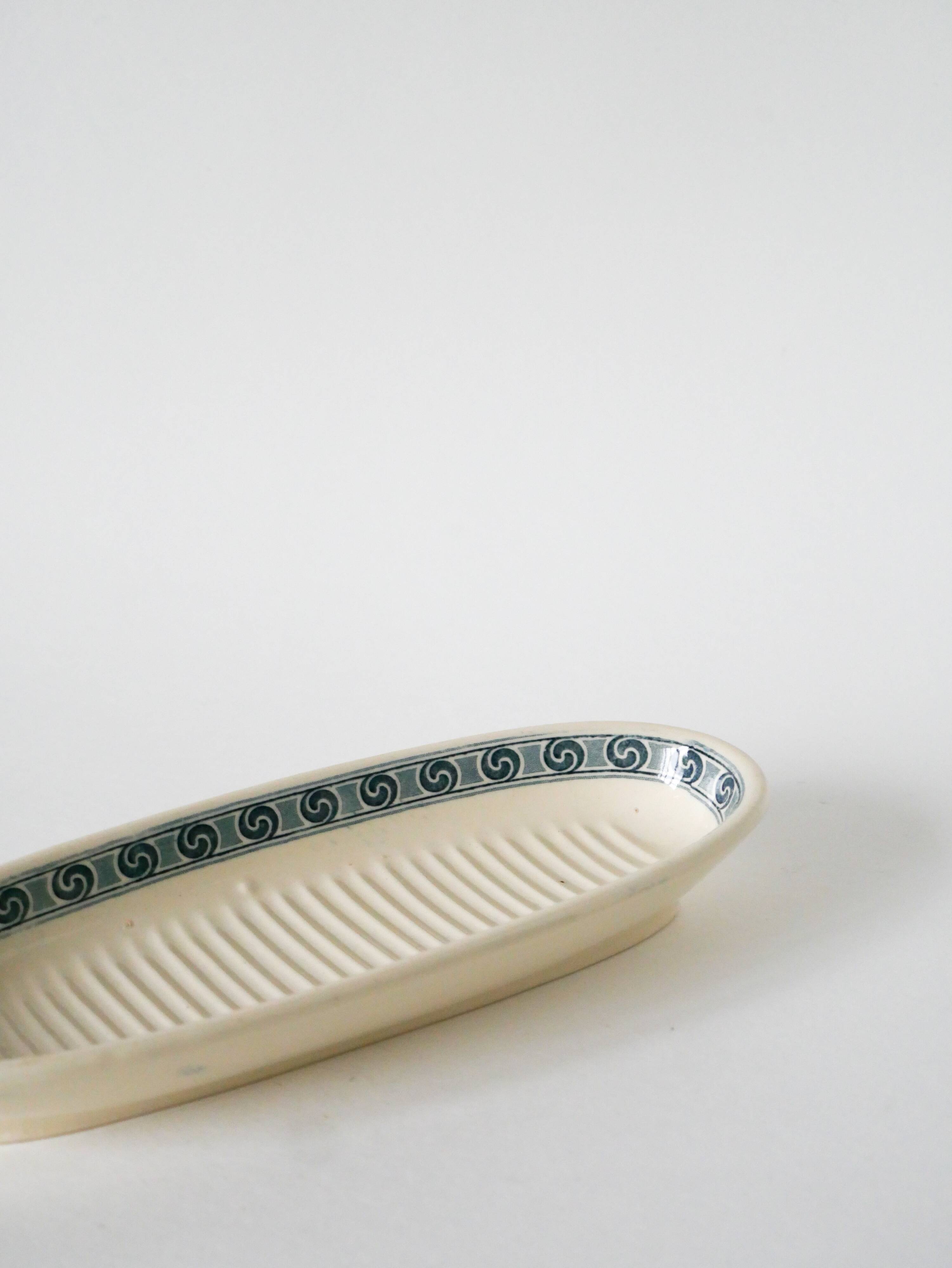Large ironstone soap dish, Saint-Amand, "Thais" model, 19th century