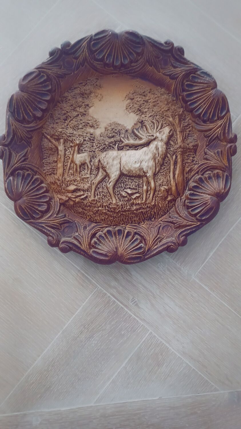 Assiette murale en résine
