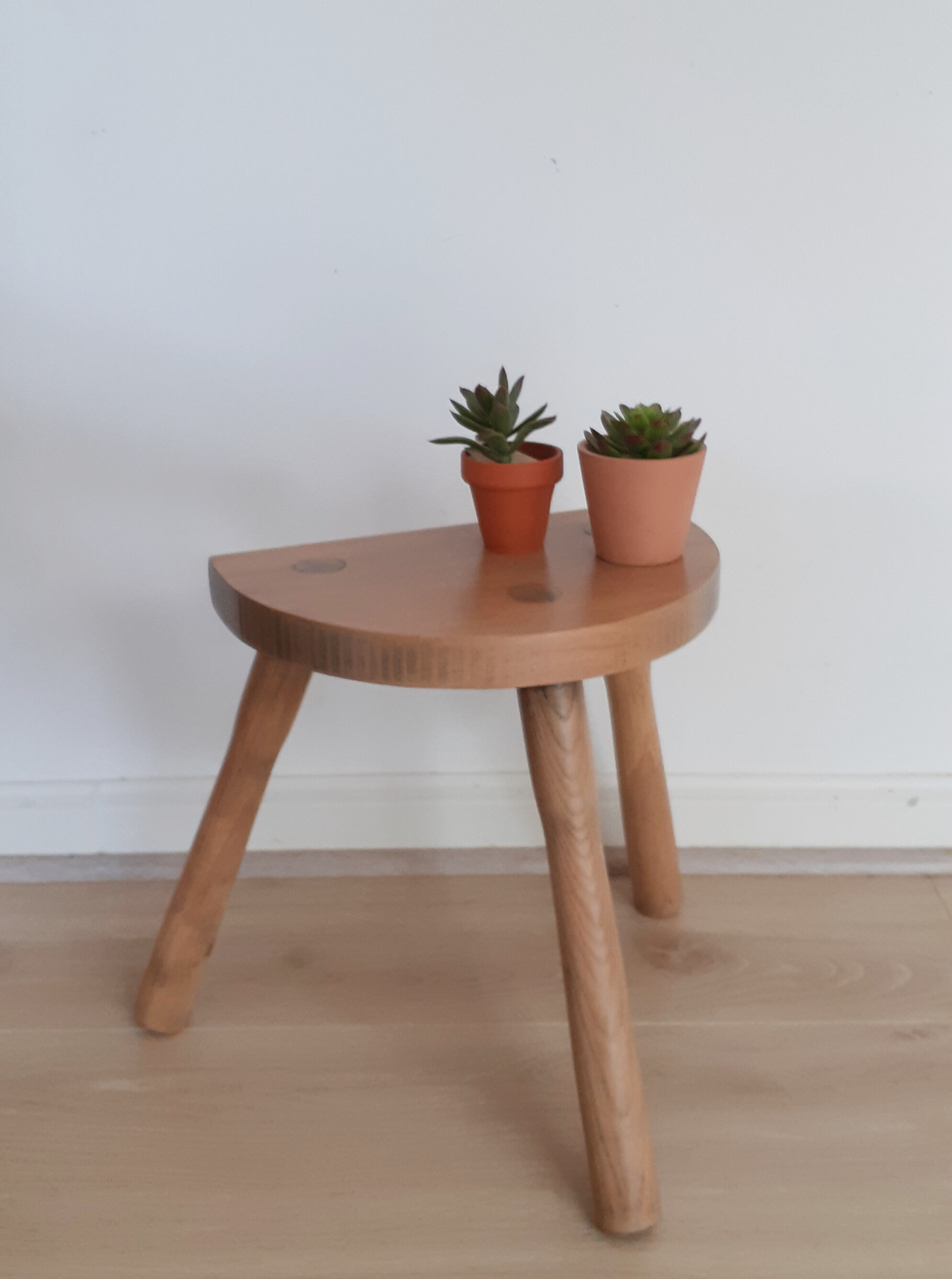 Tripod milking stool