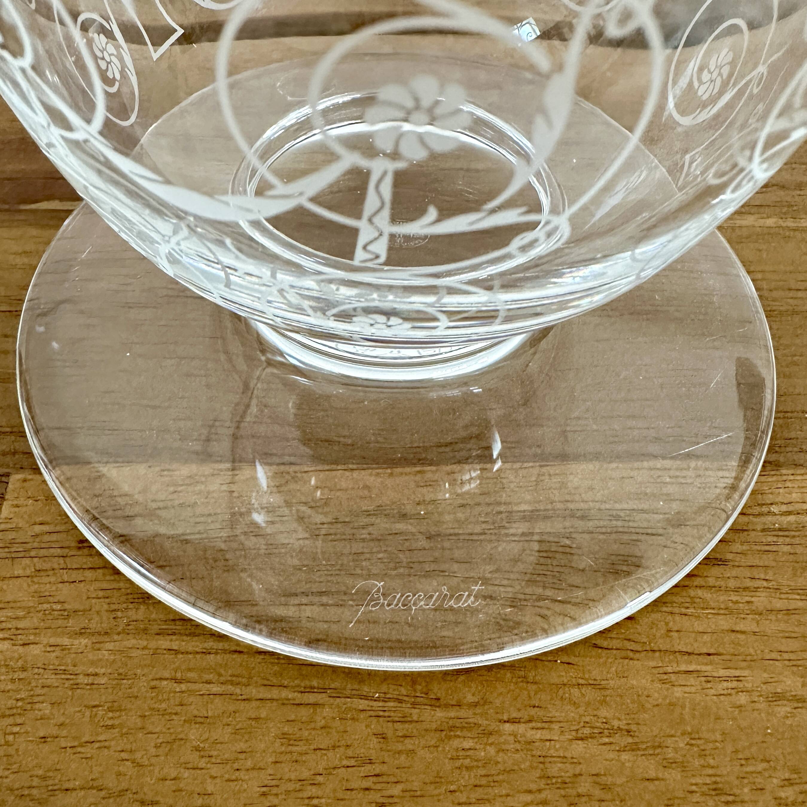 BACCARAT crystal tulip vase with engraved arabesque decoration - Signed
