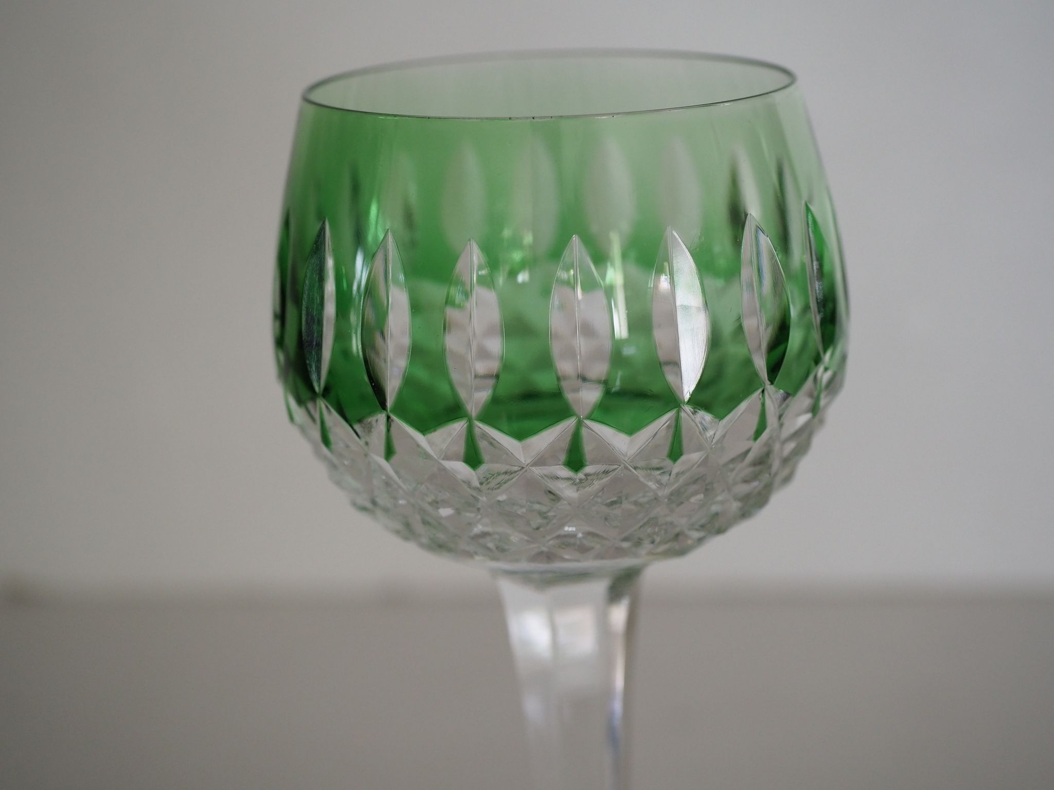Verre en cristal –   roemer vert - saint-louis - pointe de couleur verte
