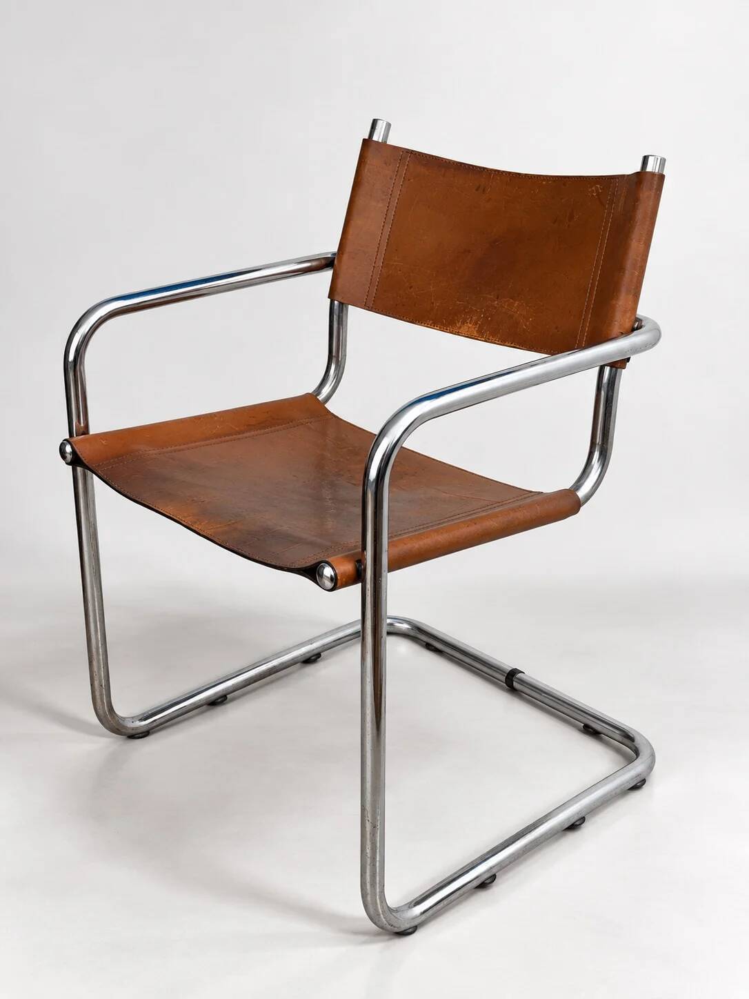 Bauhaus cantilever chair, cognac leather and chrome.