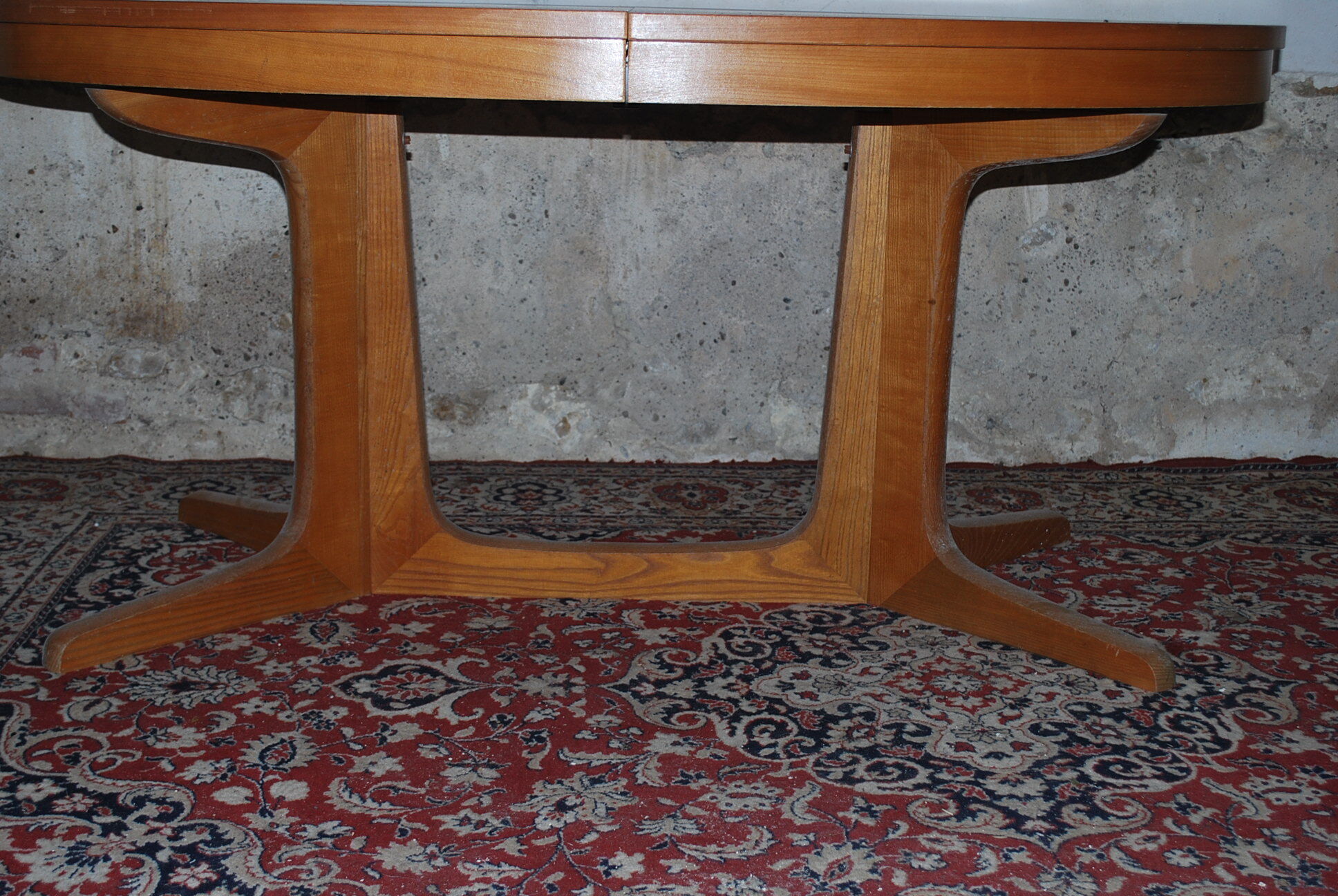 Baumann oval table expandable