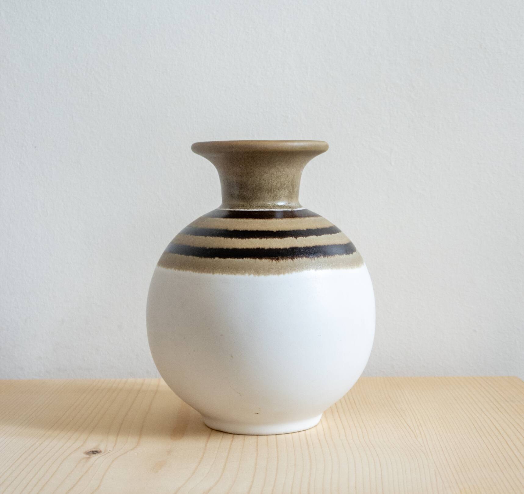 Bowl vase in the style of Lucie Rie