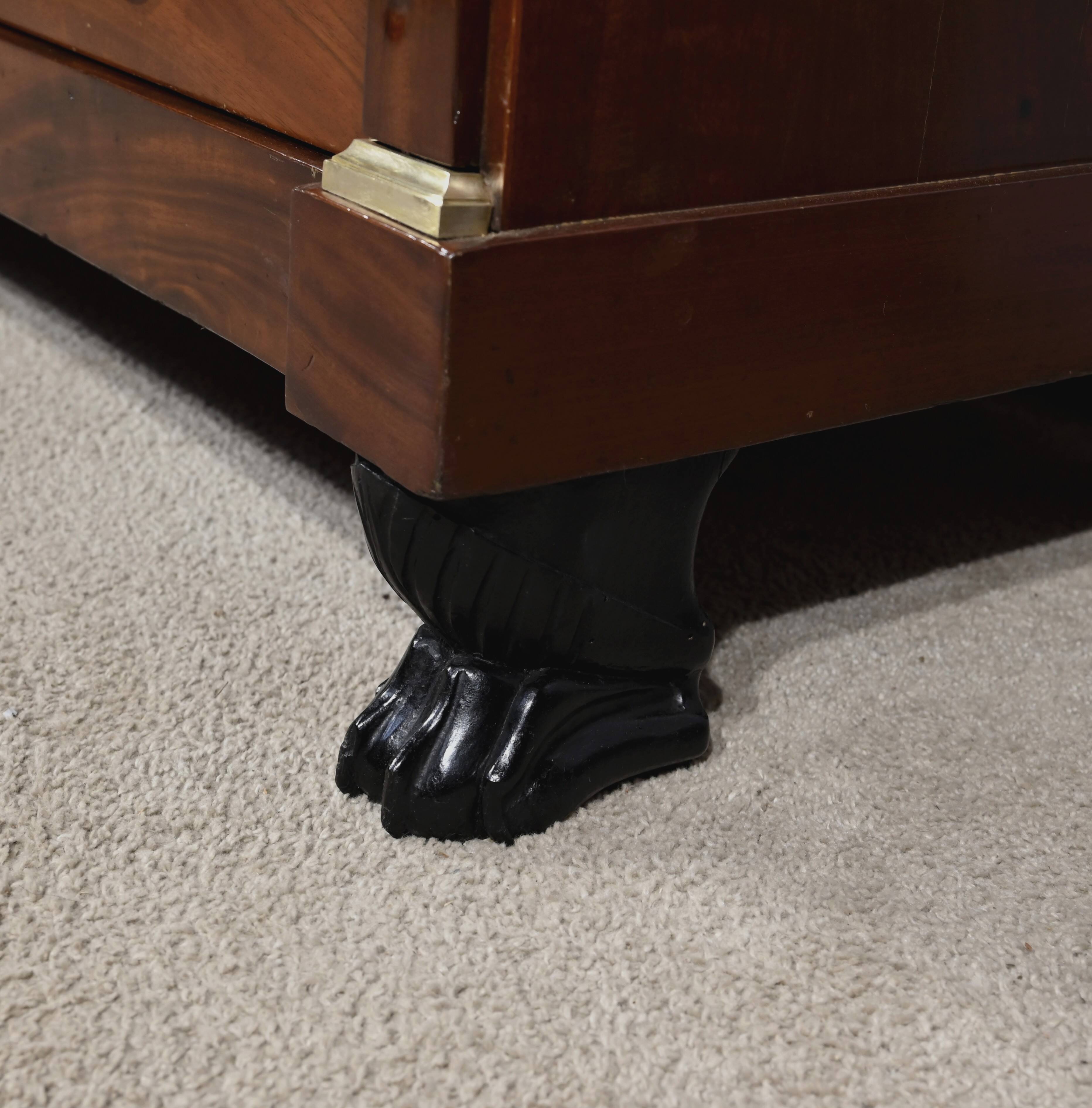 Mahogany chest of drawers, “Return from Egypt” period – Early 19th century