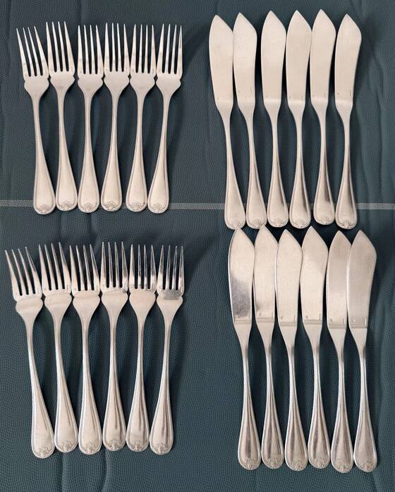 Elegant 24-piece fish service – Marot Bérain pattern in silver-plated metal