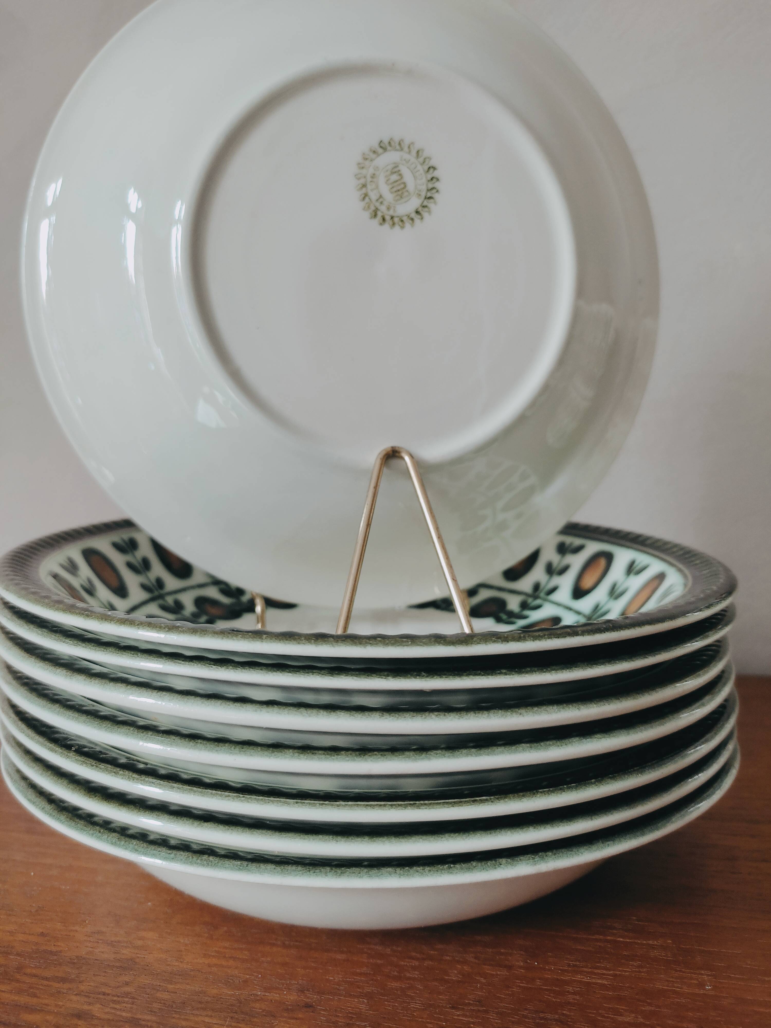 Set of 8 hollow plates Boch nut model