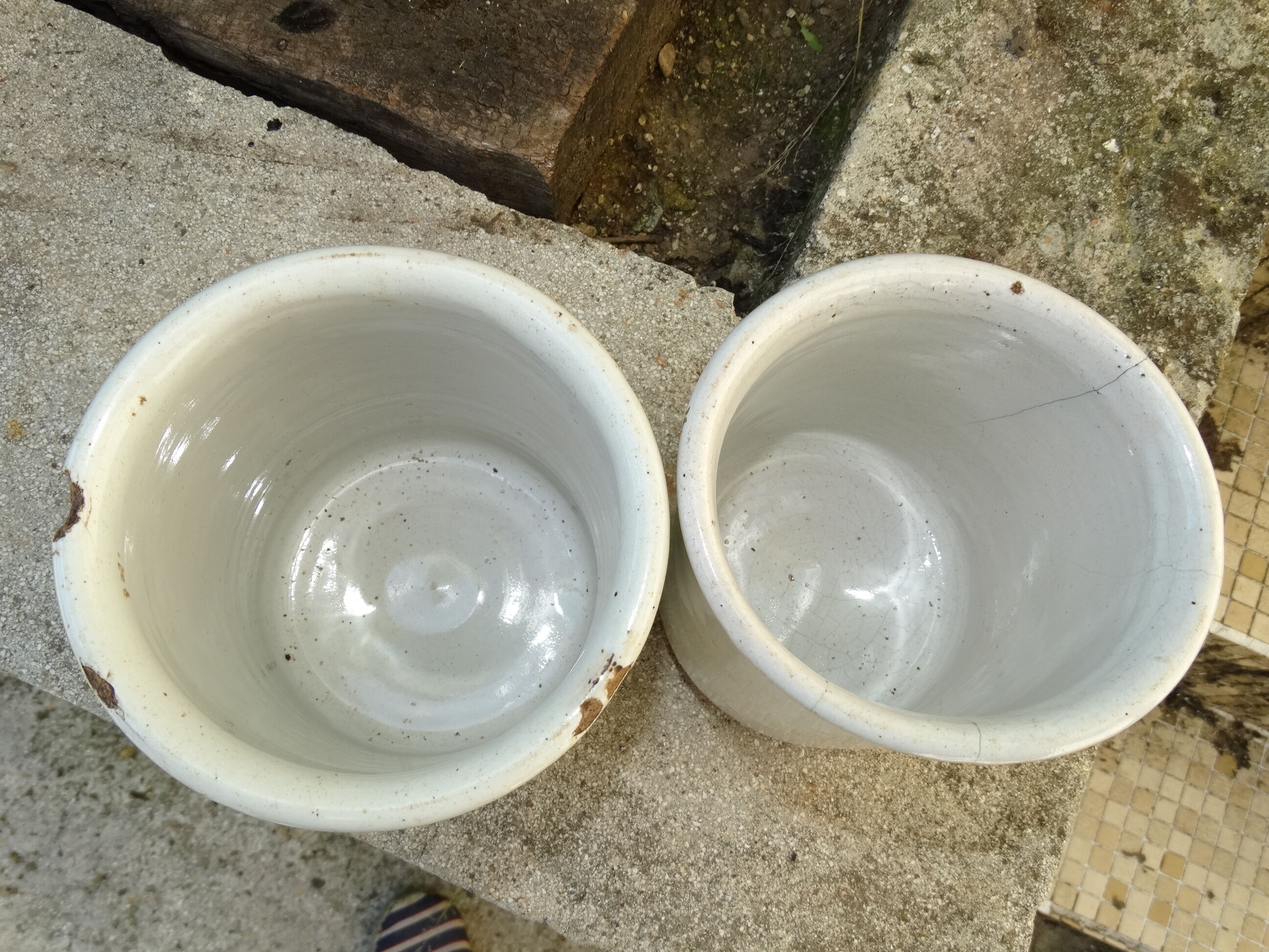 Pot stoneware old enamel