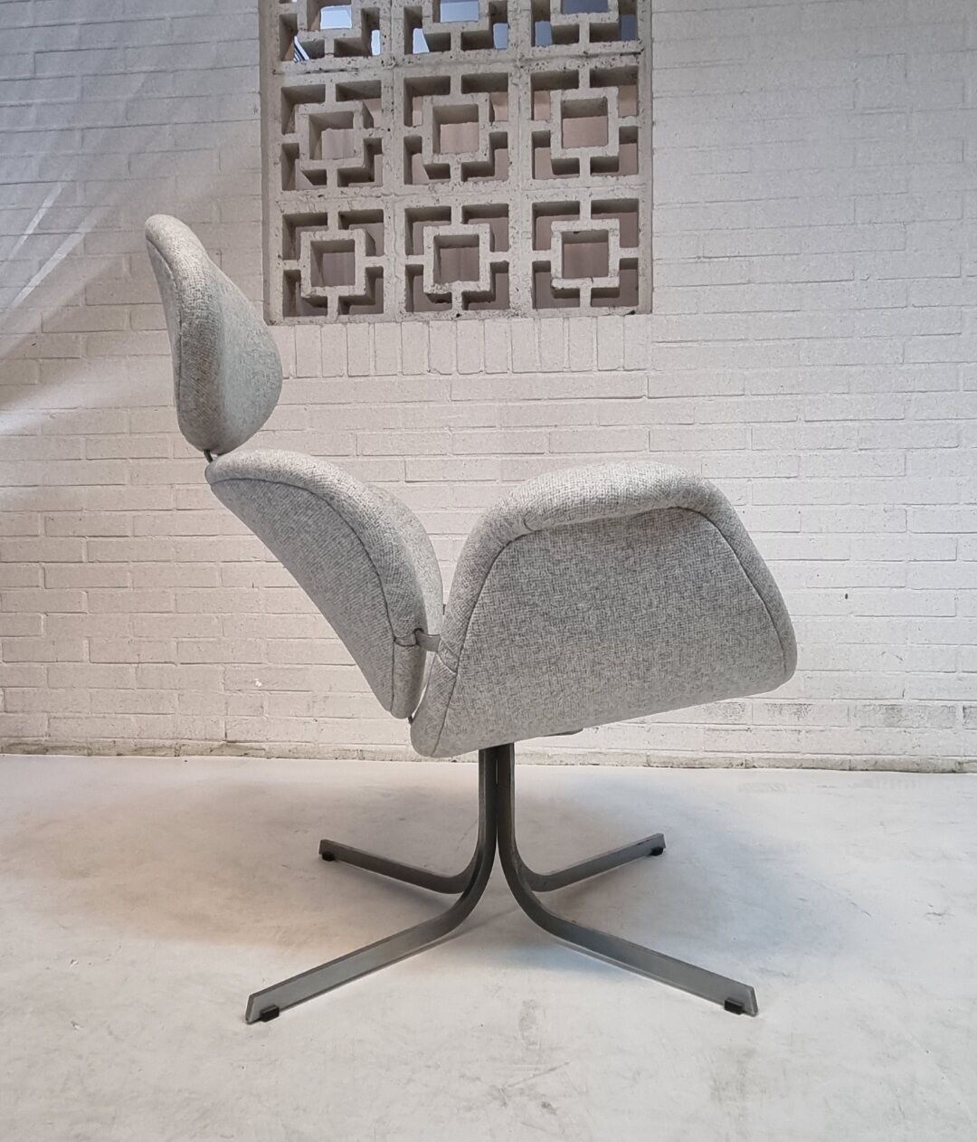 First edition Big Tulip Pierre Pailin by Artifort