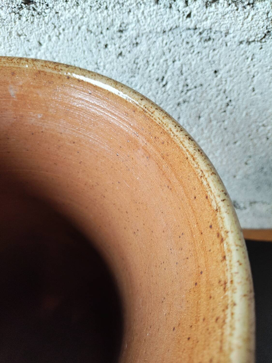 Vase en grès émaillé brun – fabrication française – XXᵉ siècle