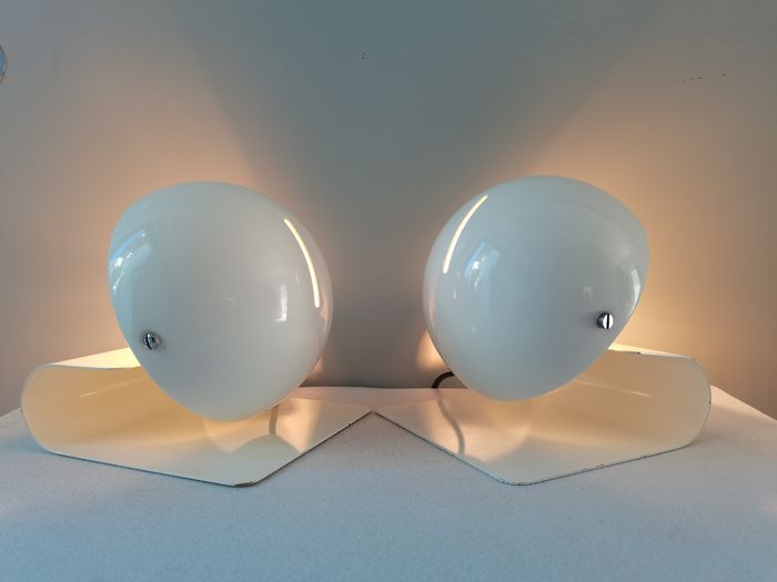 Pair of Guzzini lamps by Giuseppe Cormio "Bugia"