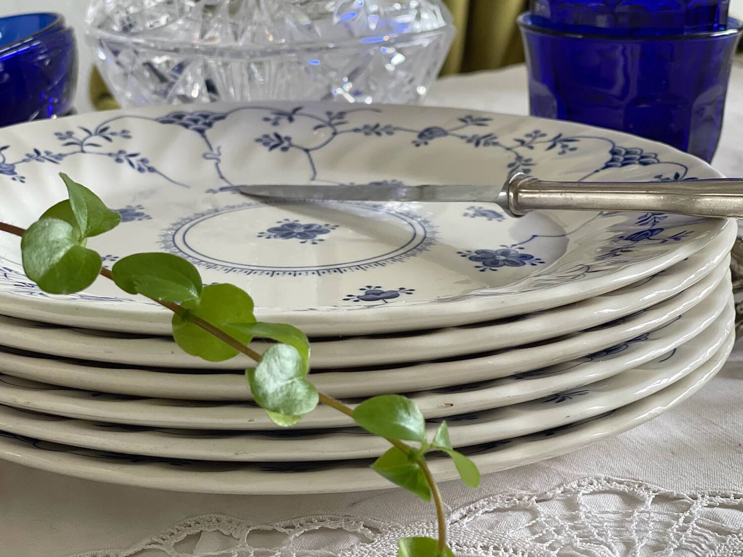 6 flat plates in English porcelain