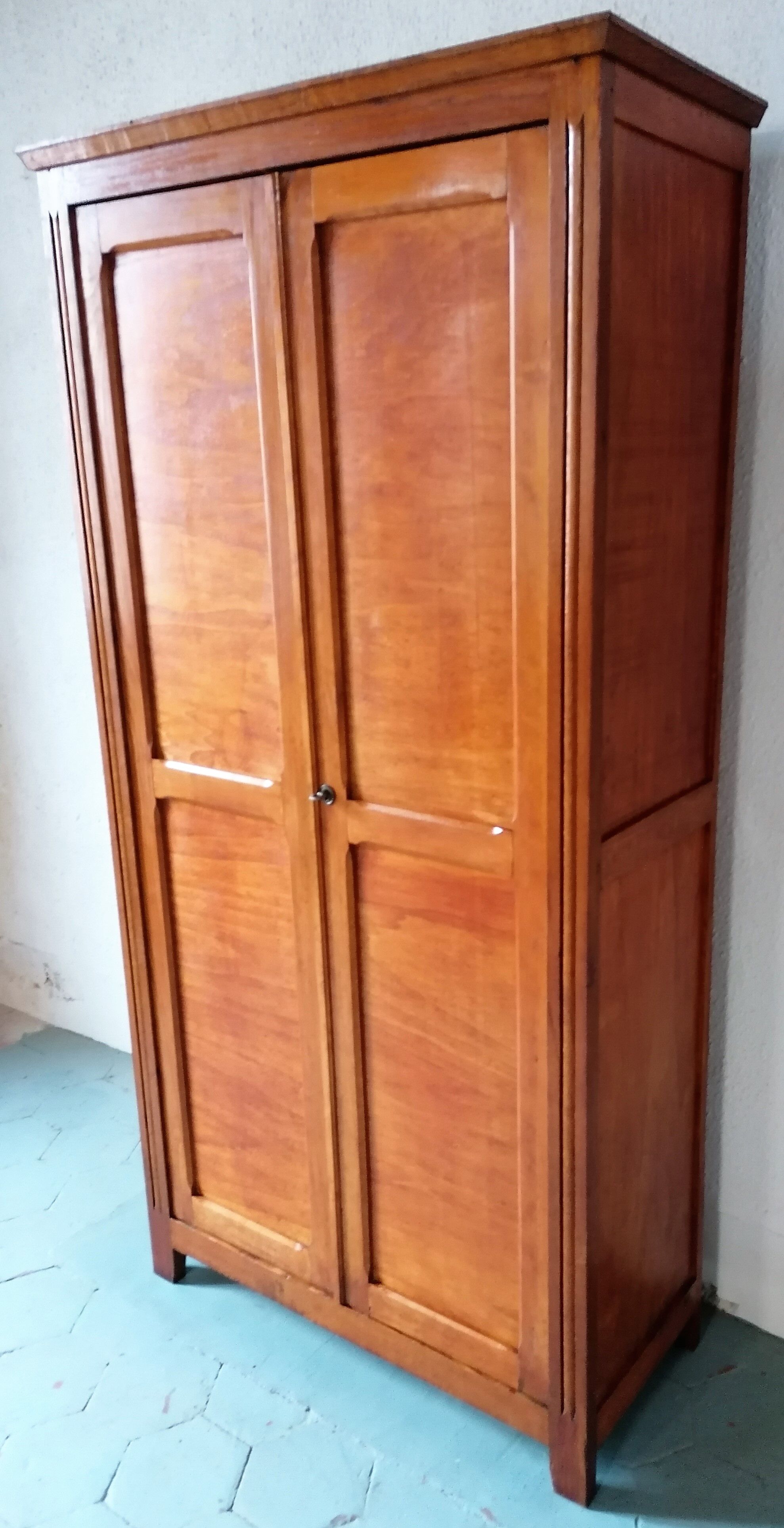 Armoire parisienne