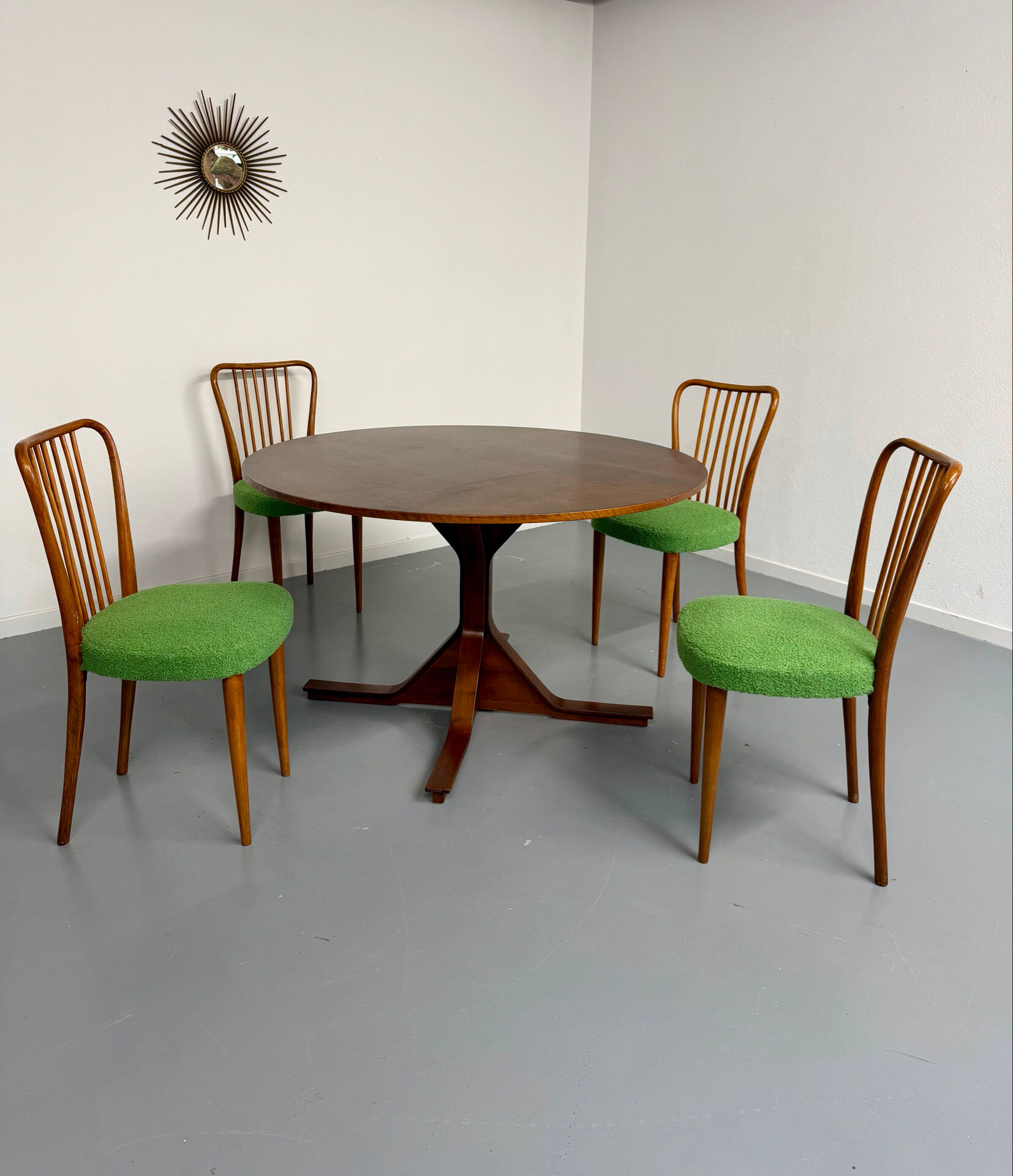 Table repas design Gianfranco Frattini pour Bernini model 522 année 60