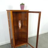 Vitrine d'angle en placage de verre vintage