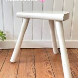 Tabouret tripode blanc vintage