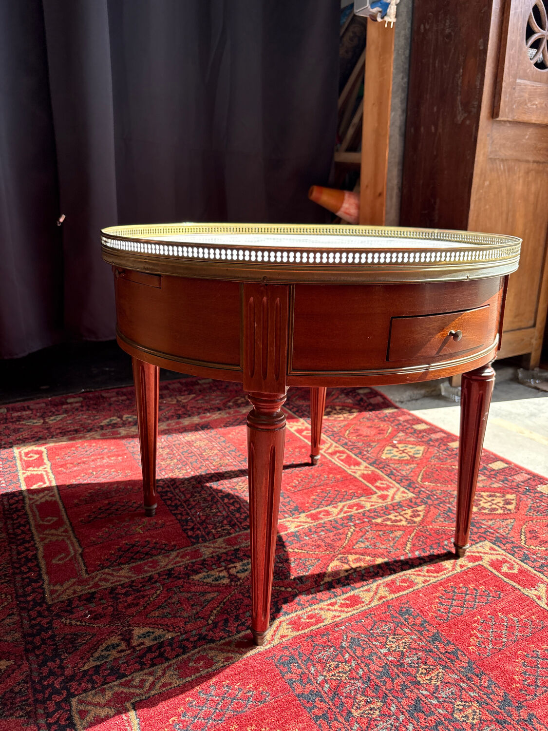 Bouillotte table in Louis XVI style, marble and brass.