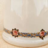 Pichet rétro en porcelaine
