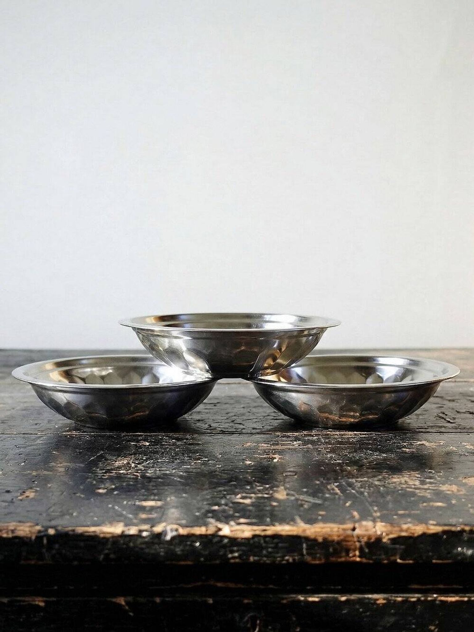 Set of 3 vintage stainless steel bowls from the 1980s.
