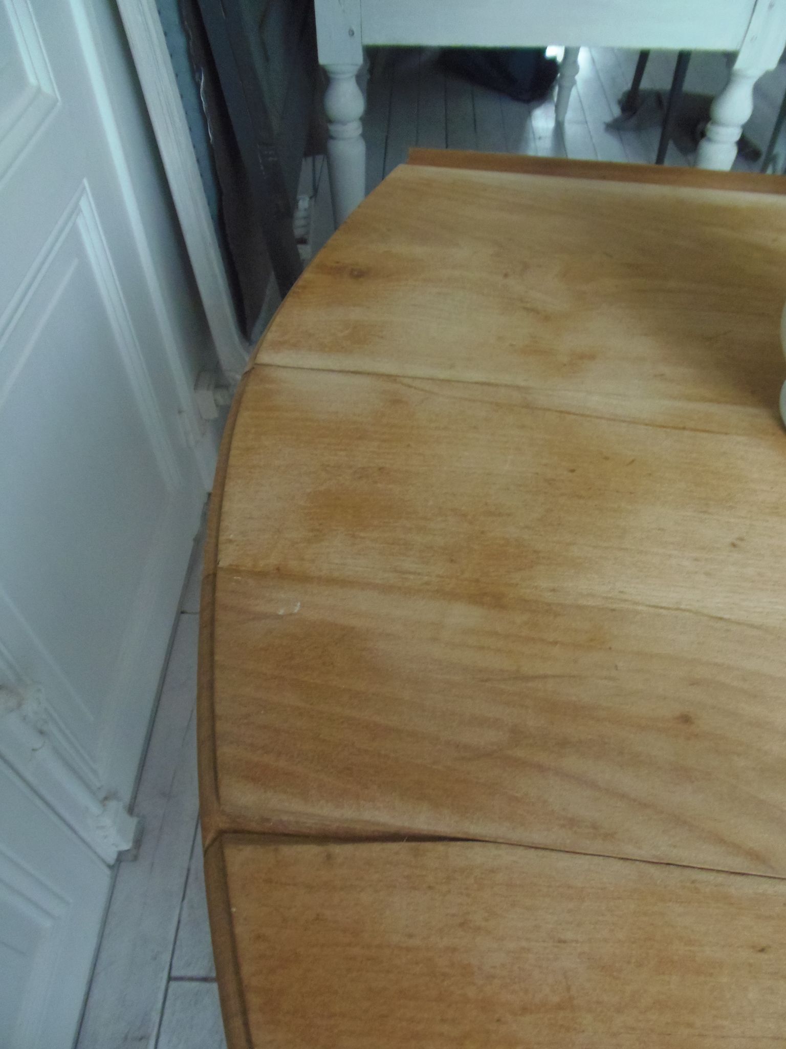Round table with flaps