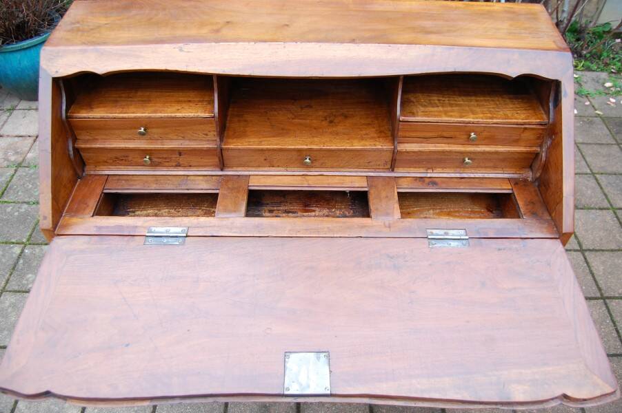 Louis xv period transitional walnut slant-front desk from the louis xvi era, 18th century