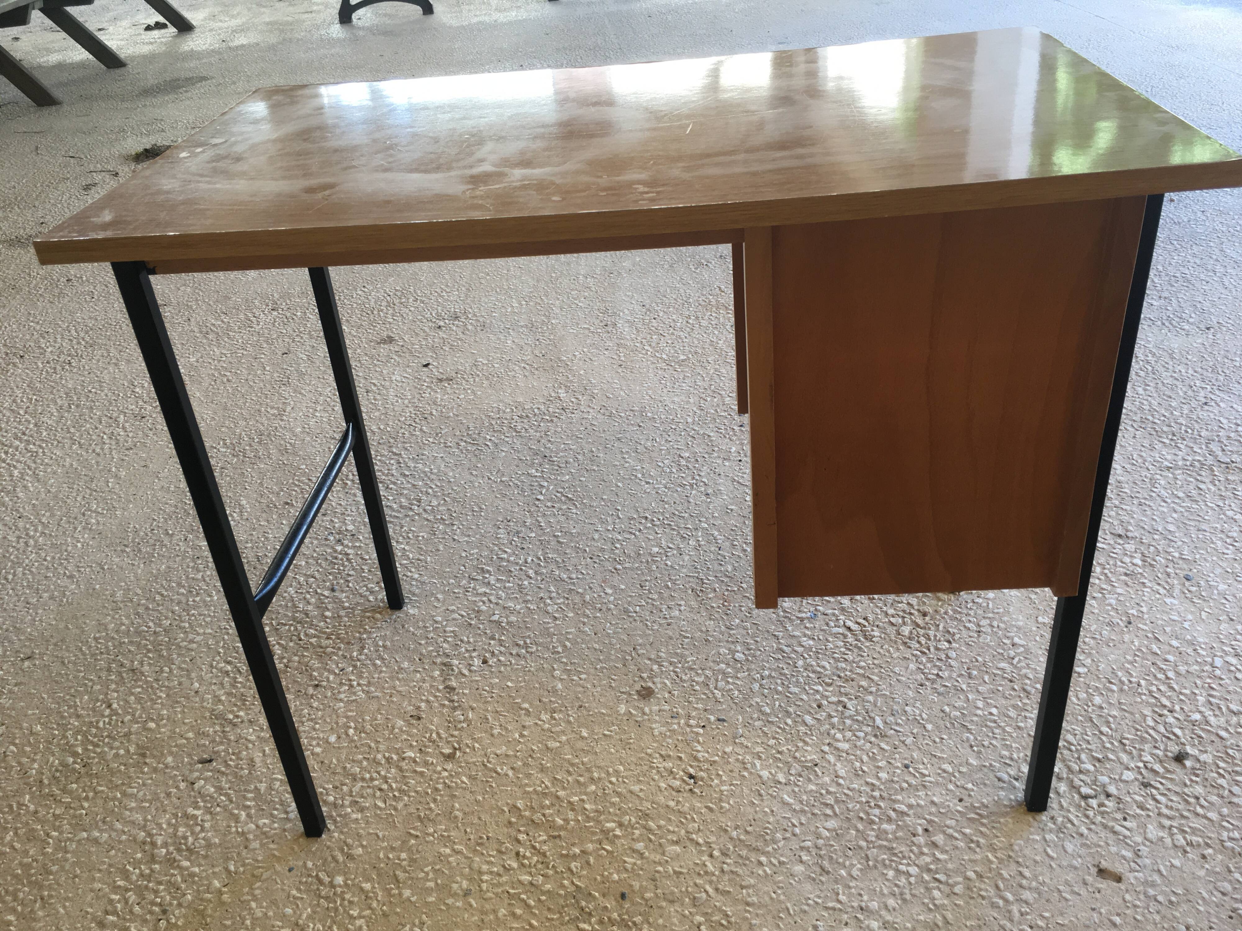 Desk with drawers and tubular metal feet