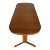 Extendable oak table