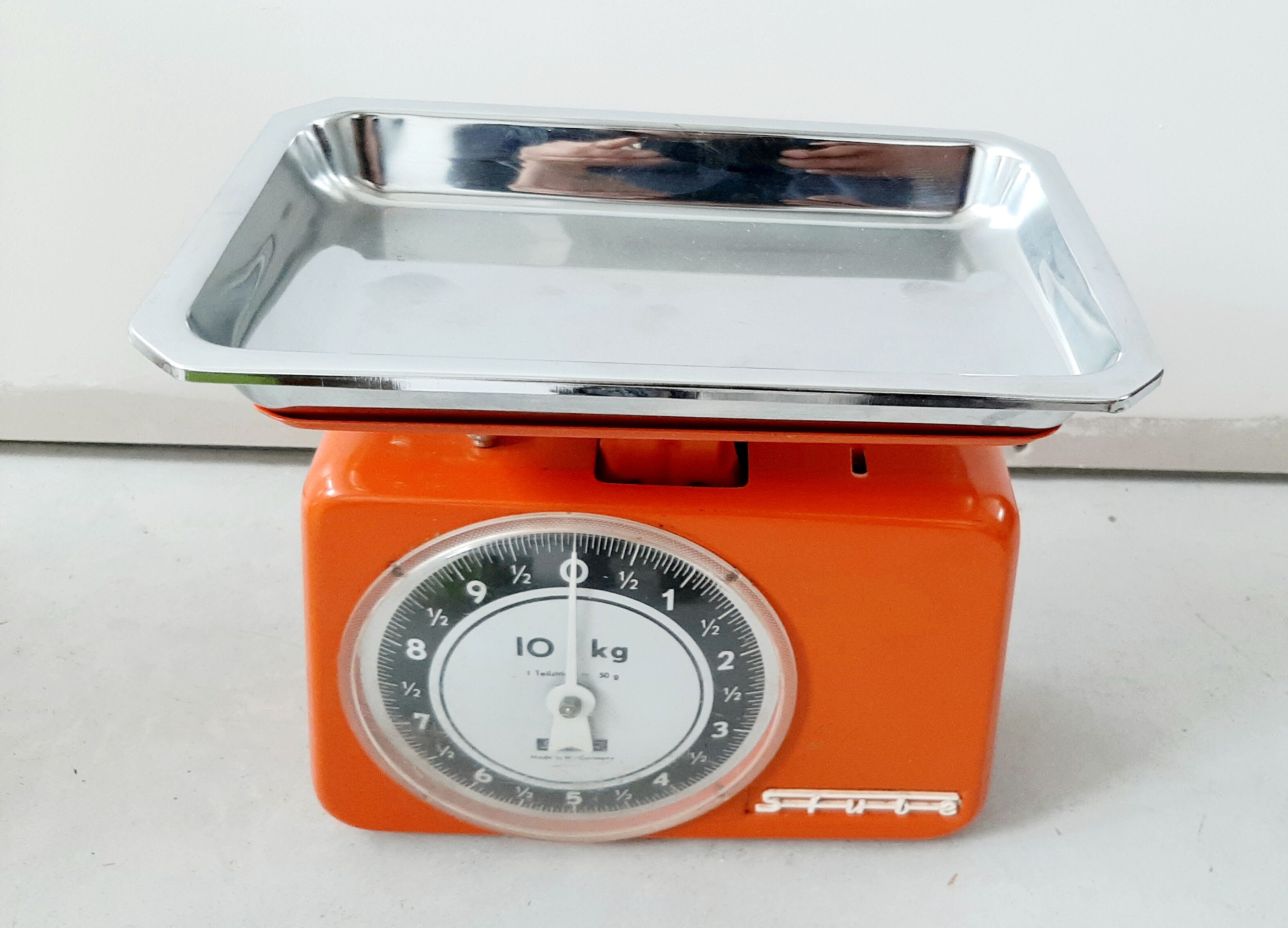 Vintage kitchen scale Stube West Germany orange