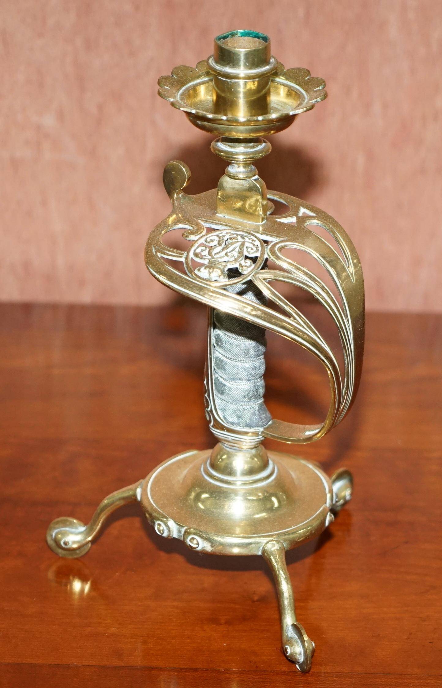 Paire de chandeliers poignée d'épée 1905 estampillés Benham & Froud VR