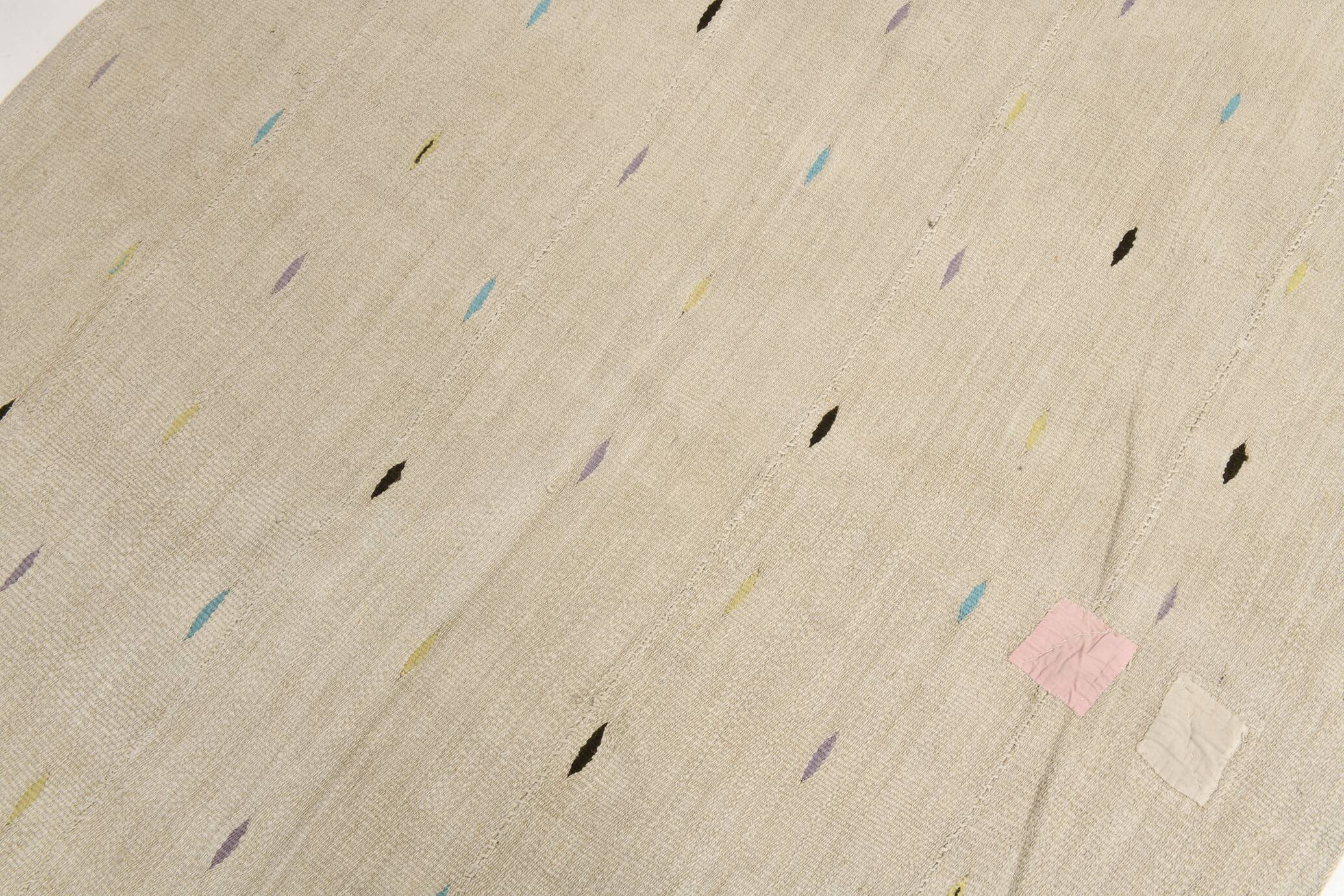 Tapis Kilim Minimaliste Beige Naturel à Motifs Ethniques, 164x225 Cm