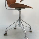 Arne Jacobsen Series 7 model 3217