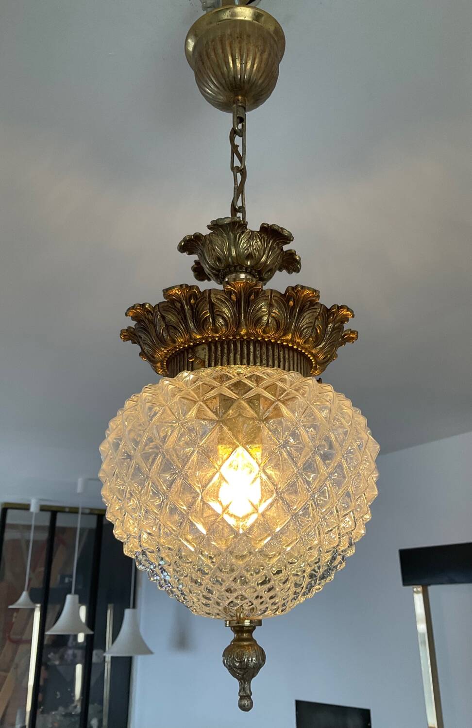 Vintage Pineapple pendant light in molded glass and gold metal
