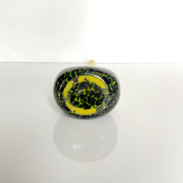 Vase / Soliflore en pâte de verre jaune – Début XXe