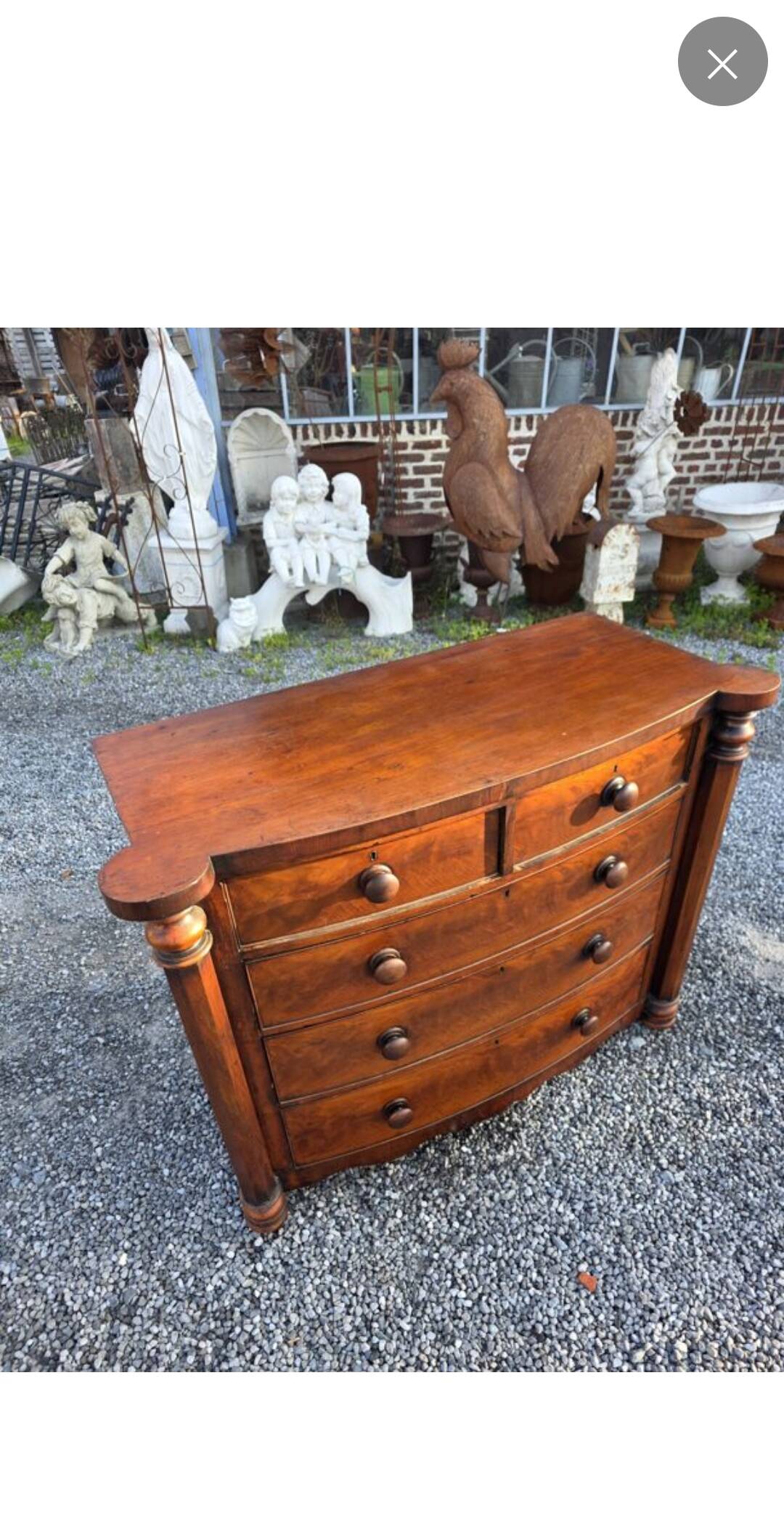 Commode galbée ancienne en acajou