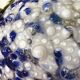 Lustre géant en verre d'art bleu avec couronne en bronze