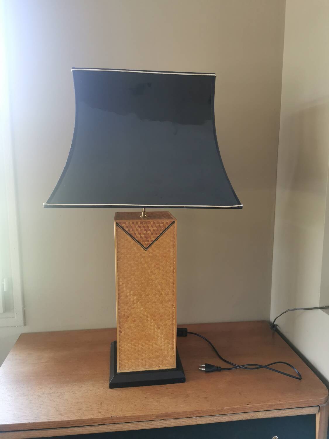 Vintage straw marquetry lamp