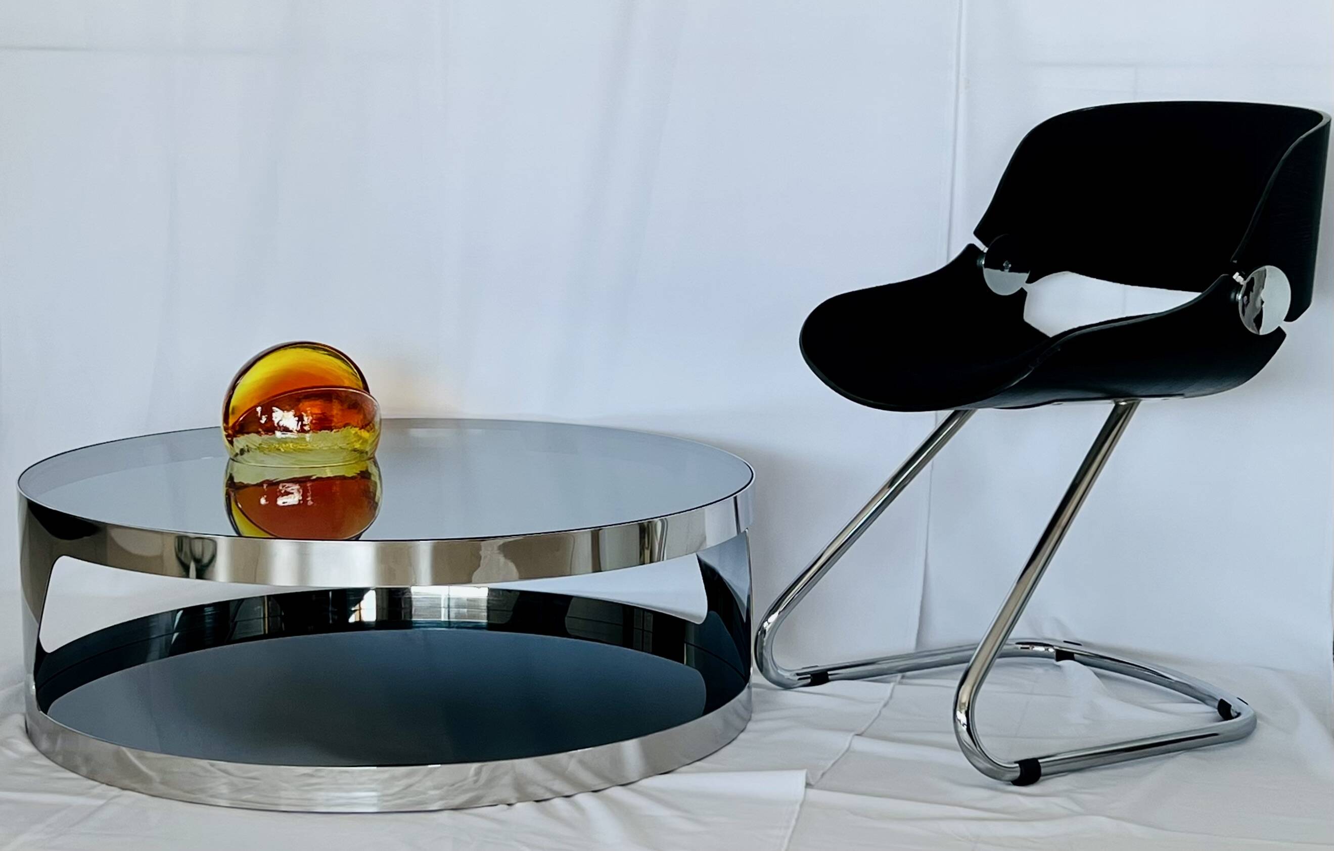 Round coffee table by Gallotti & Radice, Italy post 2000.