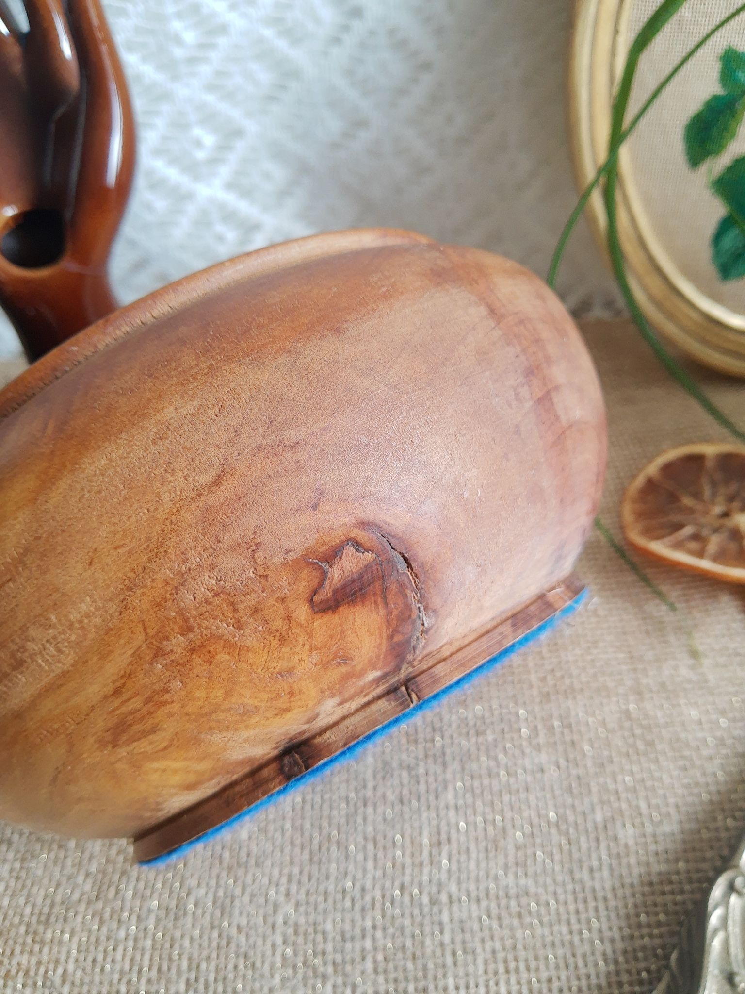 Round box with olive wood lid - vintage