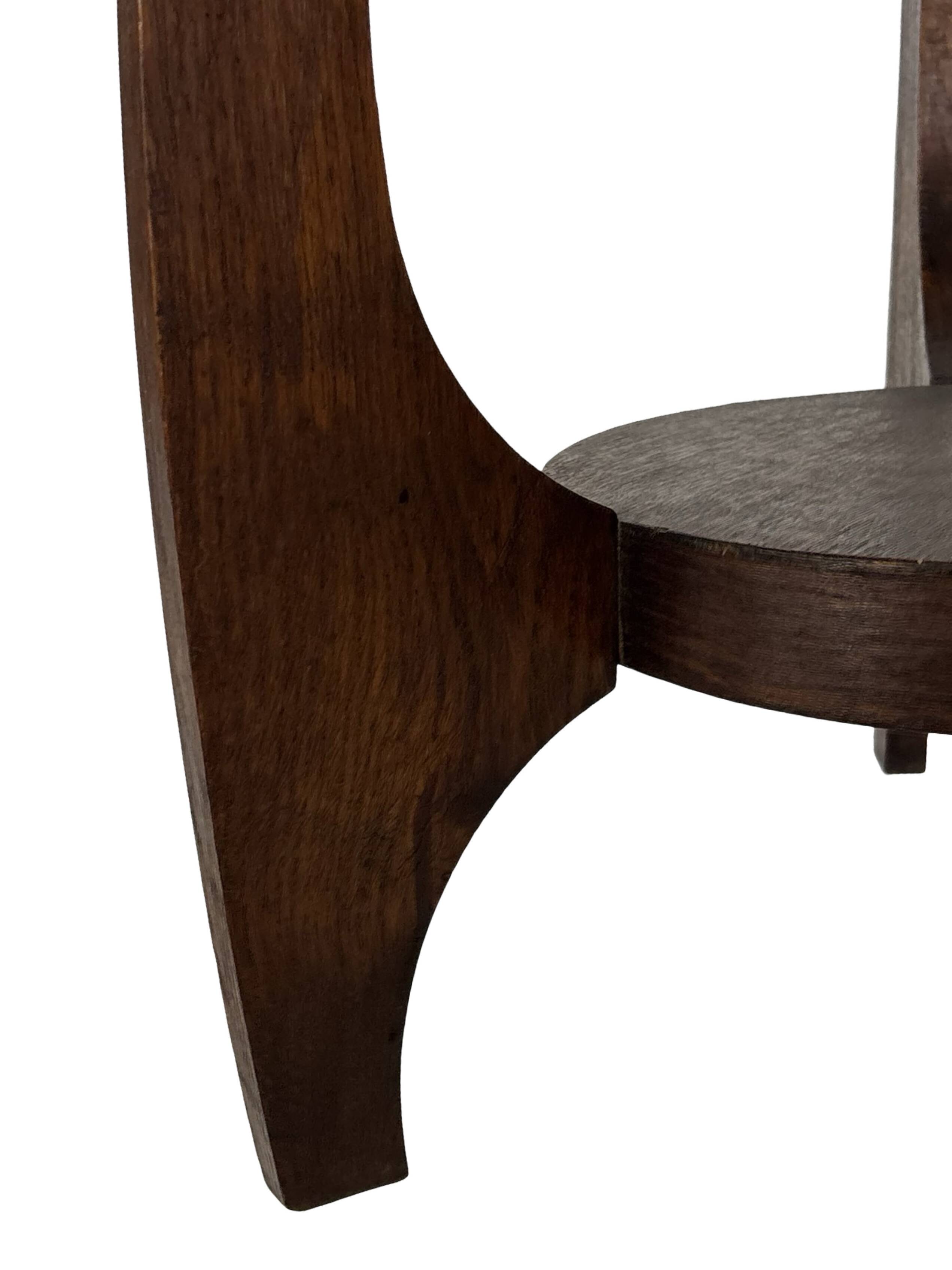 Table d'appoint Art Déco en chêne au design minimaliste
